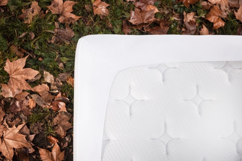 Superficie y laterales impermeables sábana bajera NaturZinc blanca