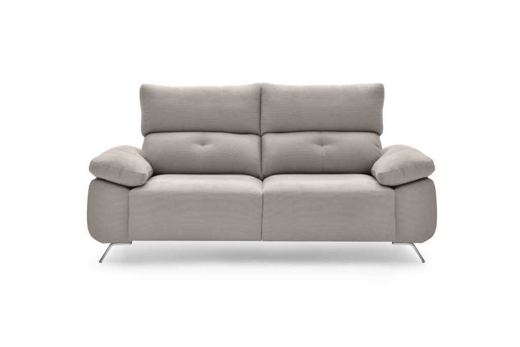 Sofá tres plazas con dos asientos extraíbles y pata metálica